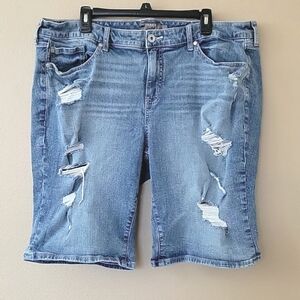 Torrid Womens Vintage Stretch Distressed Mid Rise Bermuda Shorts - Size 20